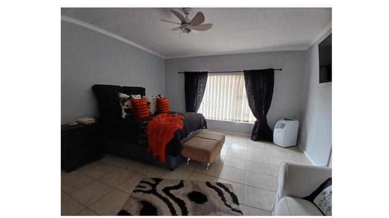 To Let 3 Bedroom Property for Rent in Uitenhage Eastern Cape